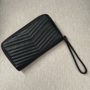 NWOT black wristlet